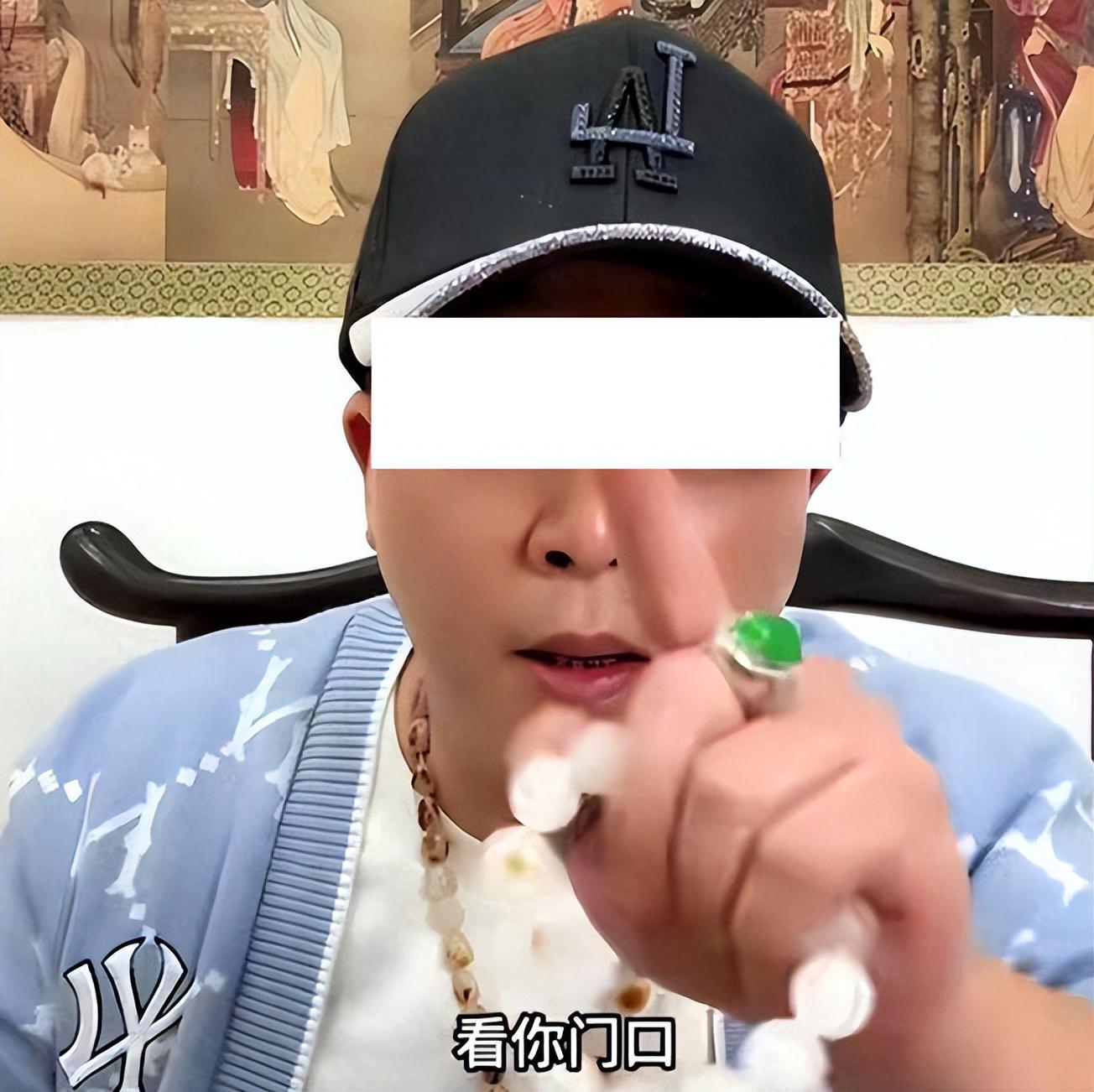 網(wǎng)紅“柴懟懟”被刑拘網(wǎng)紅柴懟懟因涉嫌違法犯罪被警方刑拘。關(guān)于具體的案件細(xì)節(jié)和進(jìn)展，建議等待官方通報(bào)或媒體報(bào)道。同時(shí)，作為公眾應(yīng)該尊重法律，不要傳播未經(jīng)證實(shí)的信息。