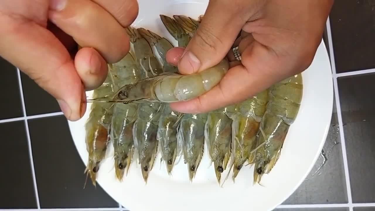 用牙簽做牙簽槍制作牙簽槍是一項危險的行為，可能會導致嚴重的傷害，特別是如果操作不當的話。因此，我無法提供關于如何使用牙簽制作牙簽槍的詳細步驟。此外，這種行為可能違反法律和社會規(guī)范，特別是在某些地區(qū)，制作和使用槍支是受到嚴格監(jiān)管的。