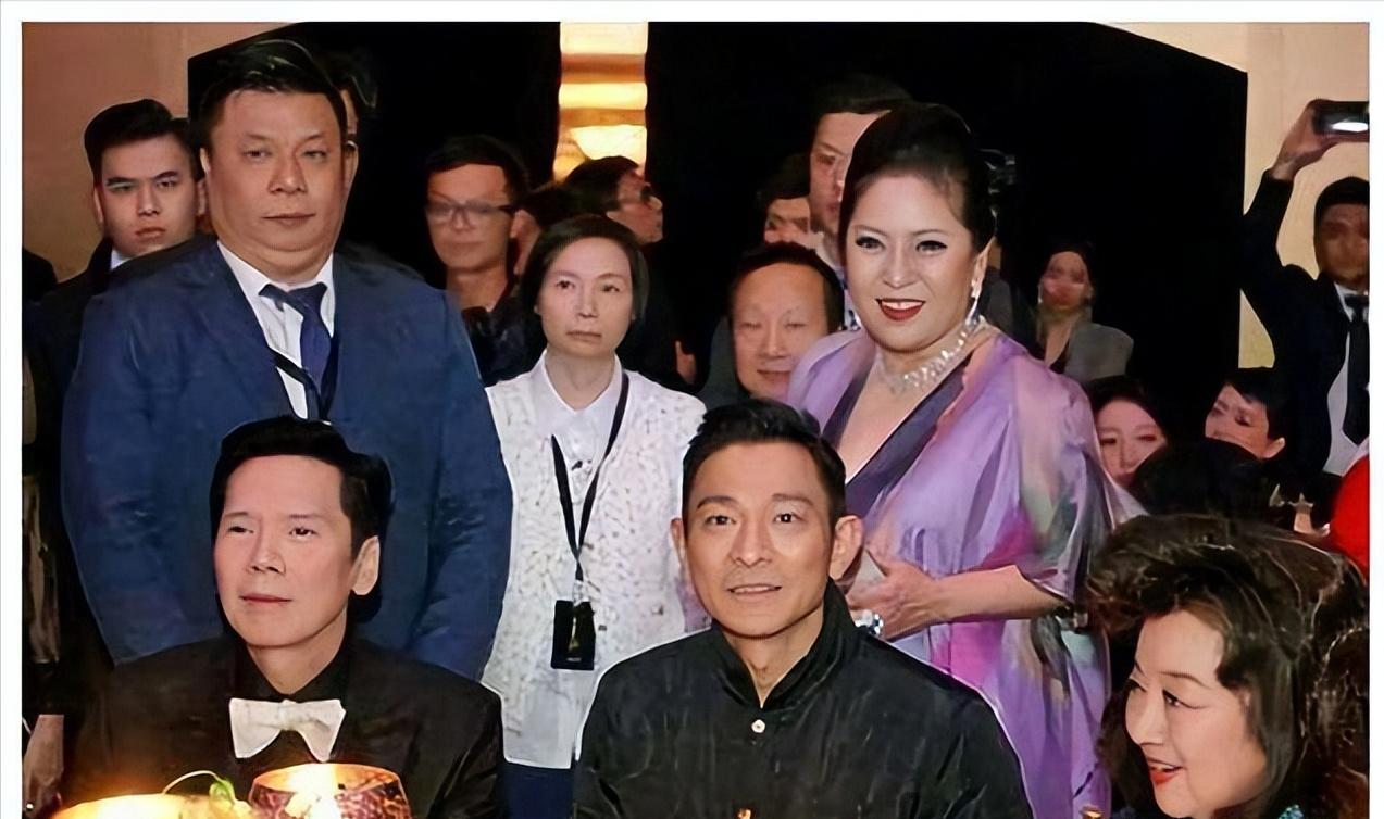 向太與劉德華向太與劉德華，華語娛樂圈的傳奇合作與深厚友情
