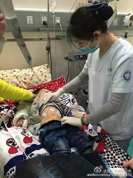媒體談女孩被虐死案：應(yīng)嚴(yán)懲生父媒體談女孩被虐死案，應(yīng)嚴(yán)懲生父