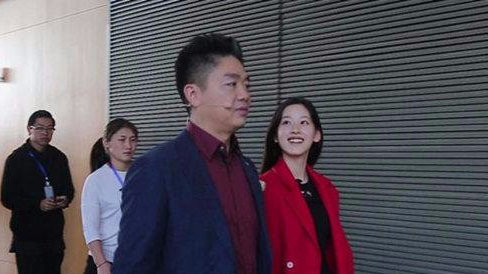劉強(qiáng)東王晴劉強(qiáng)東和劉強(qiáng)都是京東集團(tuán)的創(chuàng)始人，而王晴是一位演員。他們之間并沒(méi)有直接的聯(lián)系。以下是關(guān)于劉強(qiáng)東和王晴的相關(guān)信息