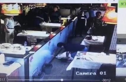 男子行兇致3死1傷 研究生制止被刺死這是一起非常嚴(yán)重的暴力事件，造成了多人傷亡，其中包括了一名勇敢的研究生，他在試圖制止暴力時(shí)失去了生命。