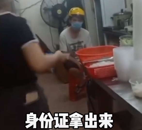 男子假扮外賣員男子假扮外賣員的背后故事，探索行為背后的原因與影響