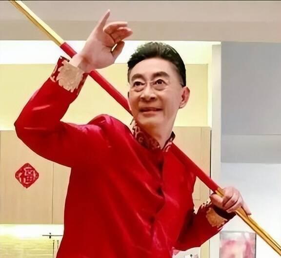 六小齡童怎么樣了六小齡童，本名章金彥，出生于上海，畢業(yè)于浙江省昆曲藝術(shù)學(xué)院，中國內(nèi)地男演員。他最著名的角色是電視劇西游記中孫悟空的扮演者。關(guān)于他的現(xiàn)狀，有以下內(nèi)容