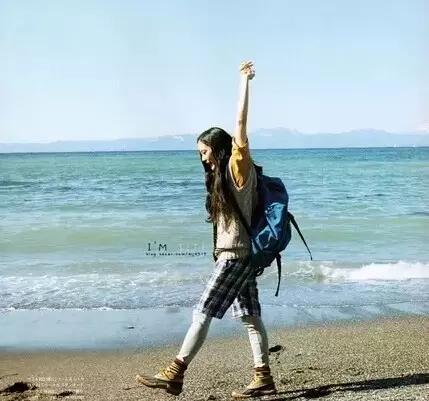 你如何看女子在九華山邊哭邊磕頭對(duì)于女子在九華山邊哭邊磕頭的行為，我們可以從多個(gè)角度進(jìn)行解讀。