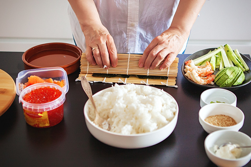 日本食物制作日本食物制作，深度探索日本美食的獨(dú)特魅力