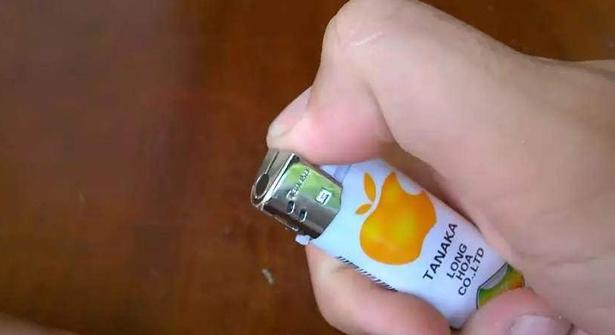 哥哥用打火機電擊洗澡妹妹致其燒傷哥哥用打火機電擊洗澡妹妹致其燒傷，家庭安全需警惕！