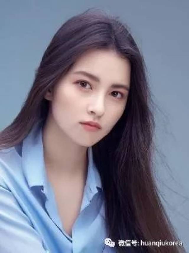 此行業(yè)內(nèi)被譽(yù)為神似劉亦菲的美模揭秘美模圈新星，神似劉亦菲的璀璨之星閃耀時尚圈