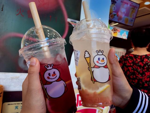 蜜雪冰城員工拿錯(cuò)吸管唱主題曲道歉蜜雪冰城員工拿錯(cuò)吸管唱主題曲道歉事件深度解析