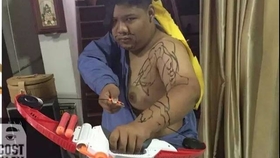 男子重建倉房發(fā)現(xiàn)父親生前藏的錢財這是一個充滿情感與感慨的故事。