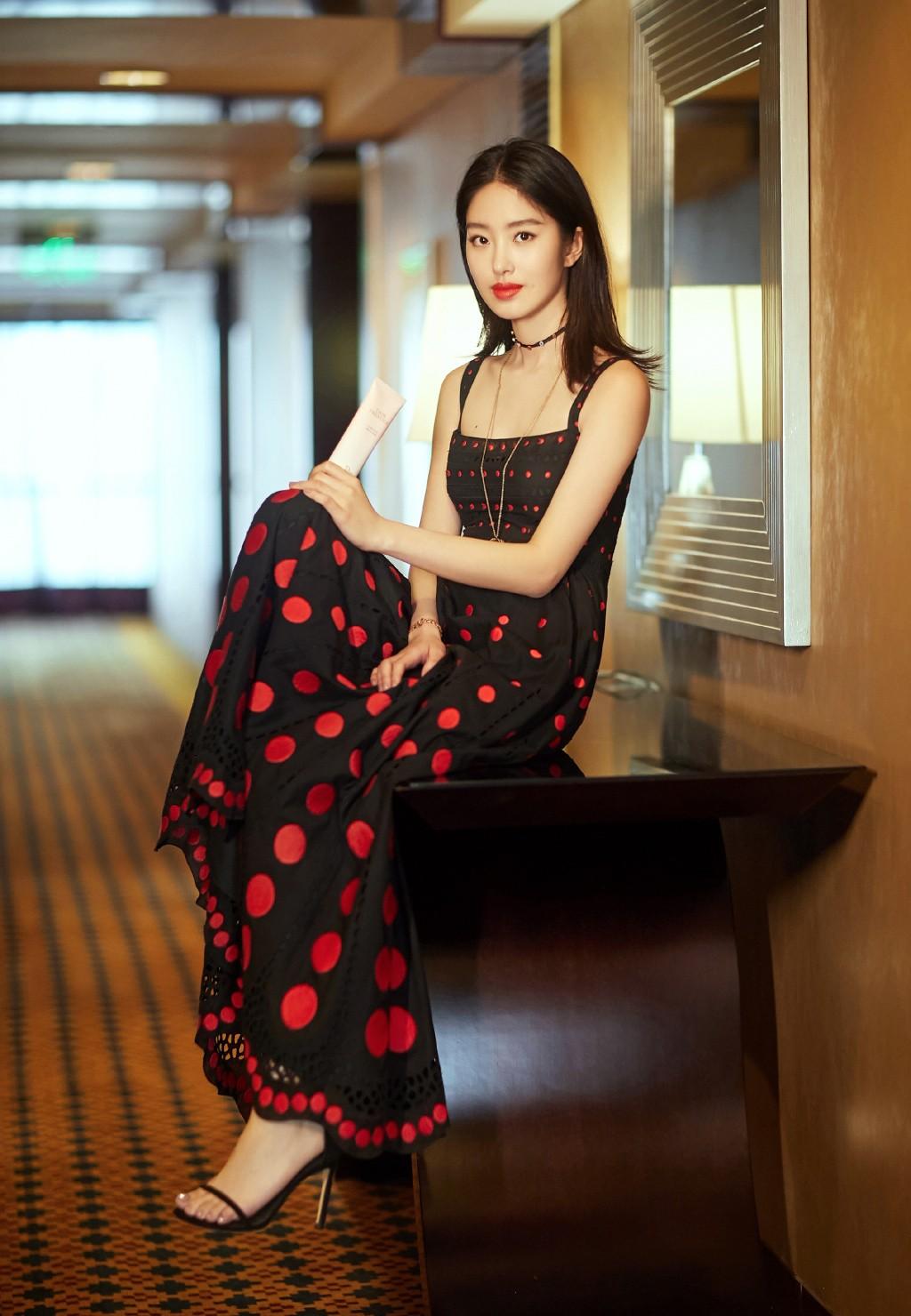 神似劉亦菲的女友是誰揭秘神似劉亦菲的女友身份