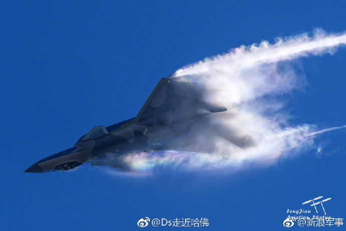 殲20拉出脫體渦流 視覺沖擊力拉滿震撼視覺，殲-20脫體渦流的震撼之美