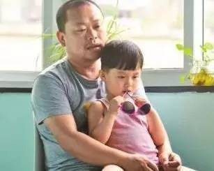 4歲女童洗澡時被哥哥電傷 父親回應關(guān)于四歲女童洗澡遭遇電擊傷，父親回應事件的深度解析