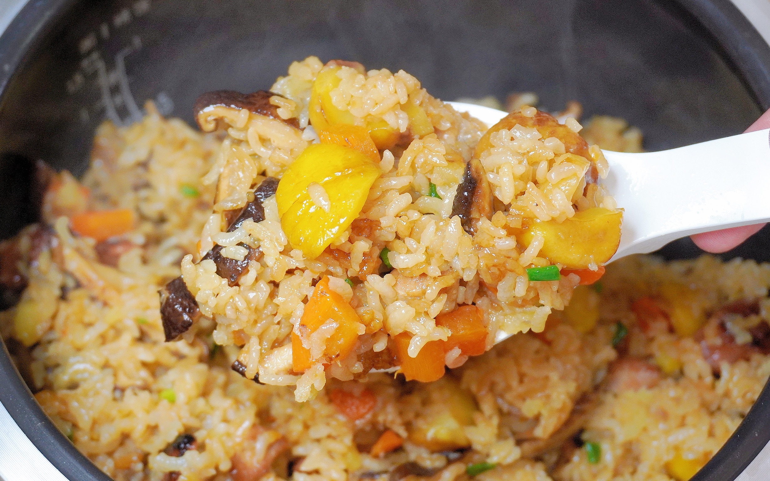 用南瓜板栗燜飯打開秋天南瓜板栗燜飯，解鎖秋天的美味秘訣