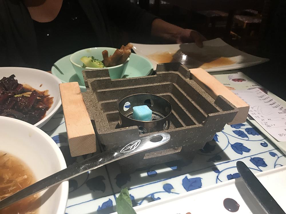 綠茶餐廳悄悄隱去“現(xiàn)做”字樣綠茶餐廳不再高調(diào)展示現(xiàn)做，背后的轉(zhuǎn)變與考量