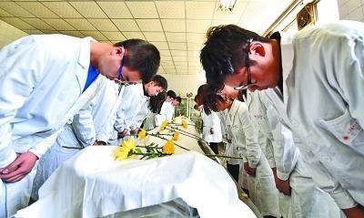 出生237天成大體老師出生僅237天的嬰兒成為大體老師（即捐獻遺體用于醫(yī)學教育和學習的人），這種情況確實非常罕見和令人欽佩。
