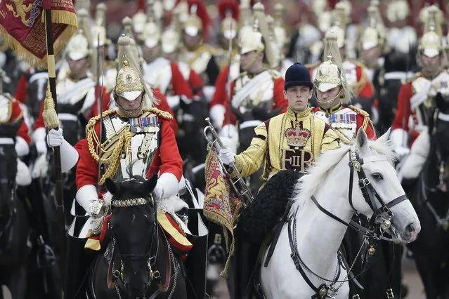 英軍閱兵式英軍閱兵式，傳統(tǒng)與現(xiàn)代的交融