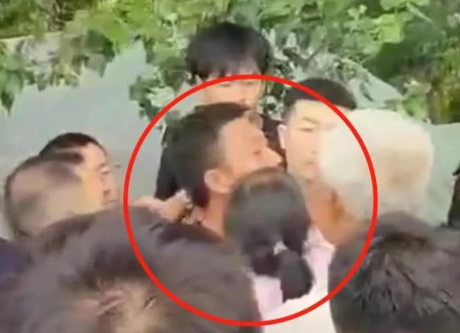 造謠拒退彩禮遭滅門自媒體文章標(biāo)題，造謠拒退彩禮遭滅門事件的背后真相與反思