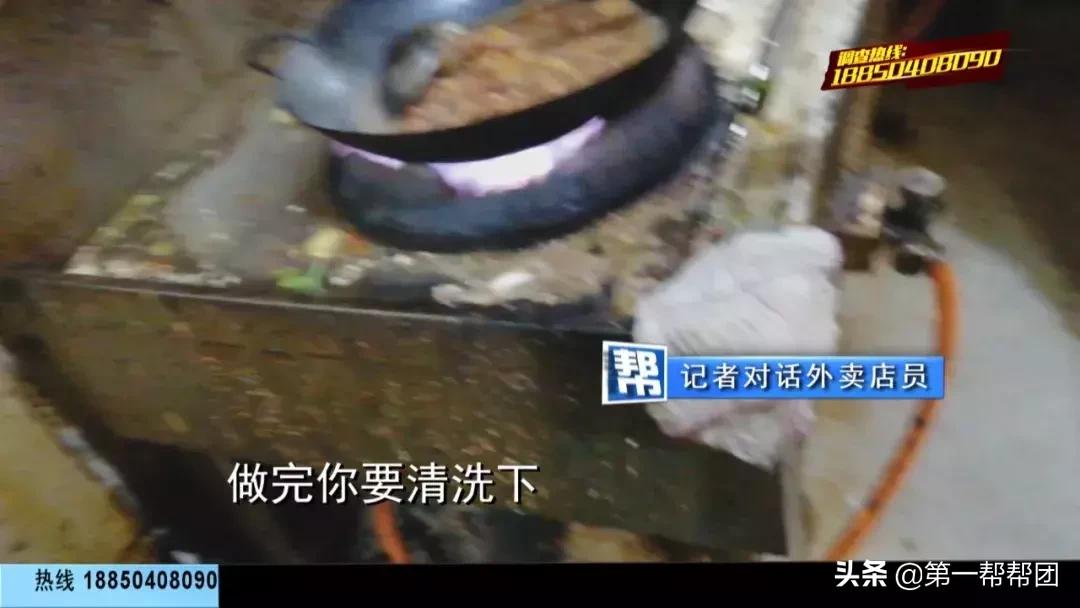 廚師赤膊食材隨地扔廚師赤膊食材隨地扔，廚房里的獨(dú)特風(fēng)景與背后的故事