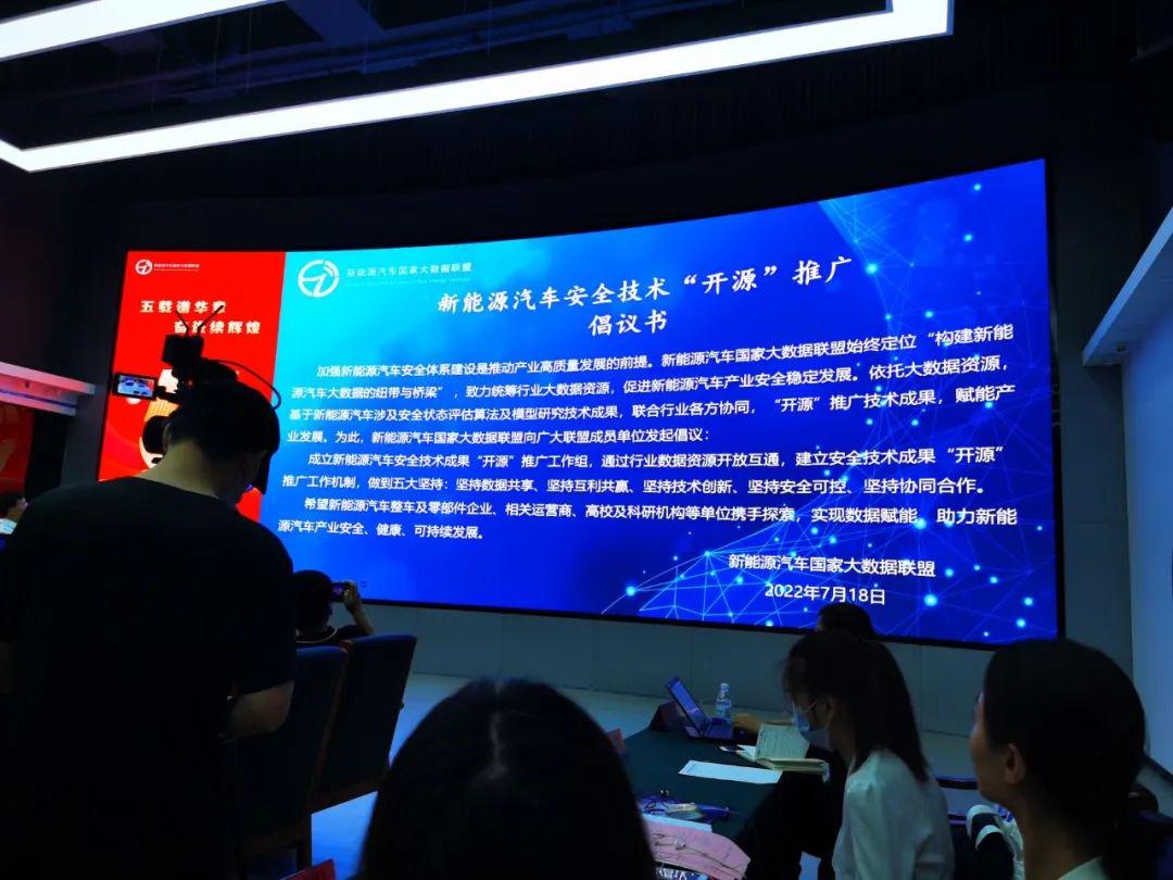 倡議建國際反詐聯(lián)盟倡議建立國際反詐聯(lián)盟是一個很好的想法，隨著互聯(lián)網(wǎng)的普及和技術的不斷發(fā)展，網(wǎng)絡詐騙問題已經(jīng)成為全球性的難題，建立國際反詐聯(lián)盟可以有效地加強國際合作，共同打擊網(wǎng)絡詐騙行為，保護人民群眾的財產(chǎn)安全。