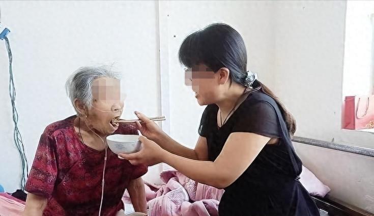 女子酒后砍傷閨蜜頭部欲給2萬和解女子酒后失控，砍傷閨蜜頭部，竟欲以2萬和了解事端？