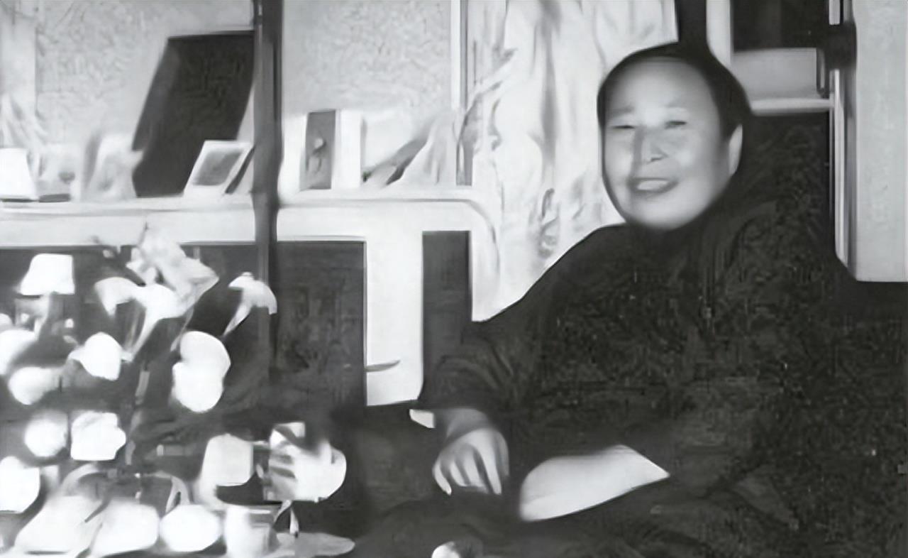 香港持槍搶劫案香港持槍搶劫案是發(fā)生在香港的持槍搶劫事件。在香港，持槍搶劫屬于嚴(yán)重的犯罪行為，警方會(huì)全力以赴偵破此類案件，確保公眾的安全。