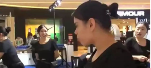 香港搶劫金店案件破了嗎香港搶劫金店案件最新進(jìn)展，警方成功破案，涉案嫌疑人已落網(wǎng)