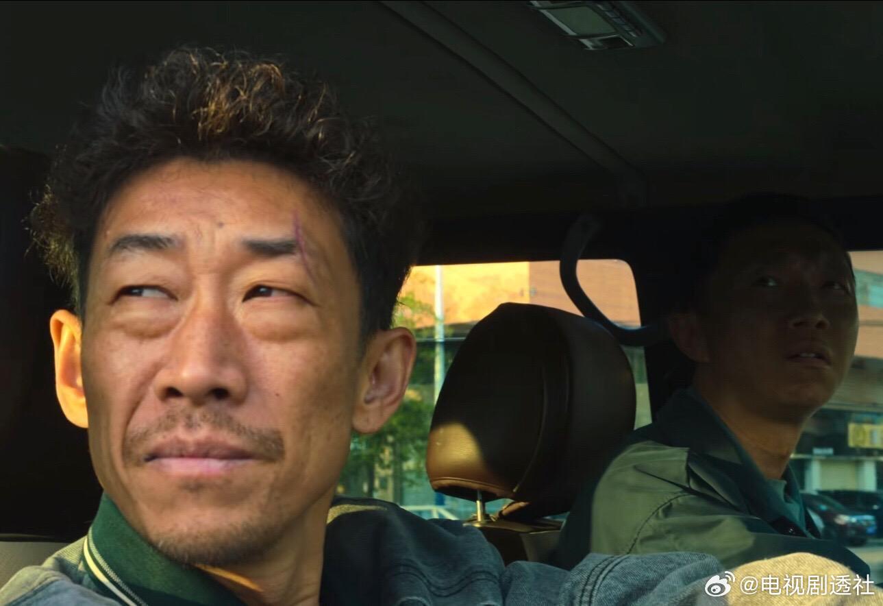 《狂飆》里的麻子爆改富二代狂飆是一部電視劇，關于您提到的麻子爆改富二代的情節(jié)，可能涉及到該劇中的一些角色和情節(jié)發(fā)展。然而，由于我不確定您所指的麻子是誰以及富二代的具體情況，我無法提供詳細的解釋或分析。