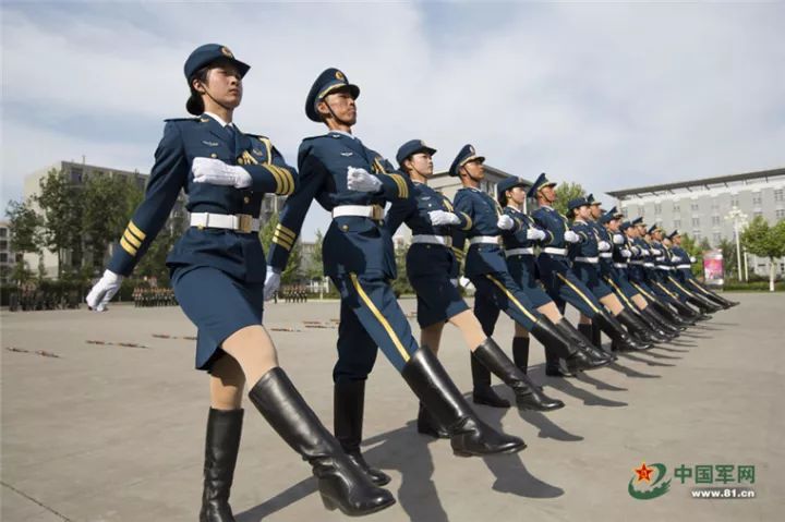 美國女子儀仗隊美國女子儀仗隊，榮耀與力量的象征