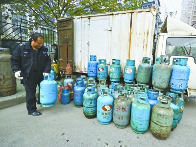 廢棄空瓶灌水賣游客違法嗎廢棄空瓶灌水賣游客違法嗎？一文解讀