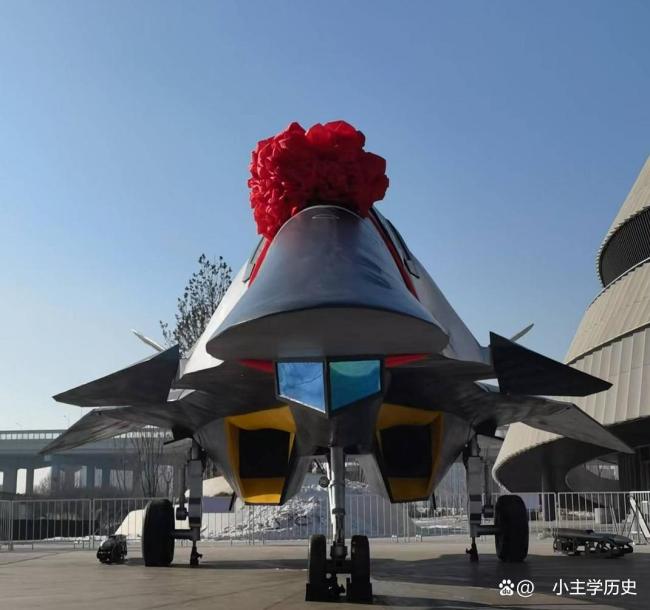 白帝戰(zhàn)機亮相長春航空展白帝戰(zhàn)機確實在長春航空展上亮相。