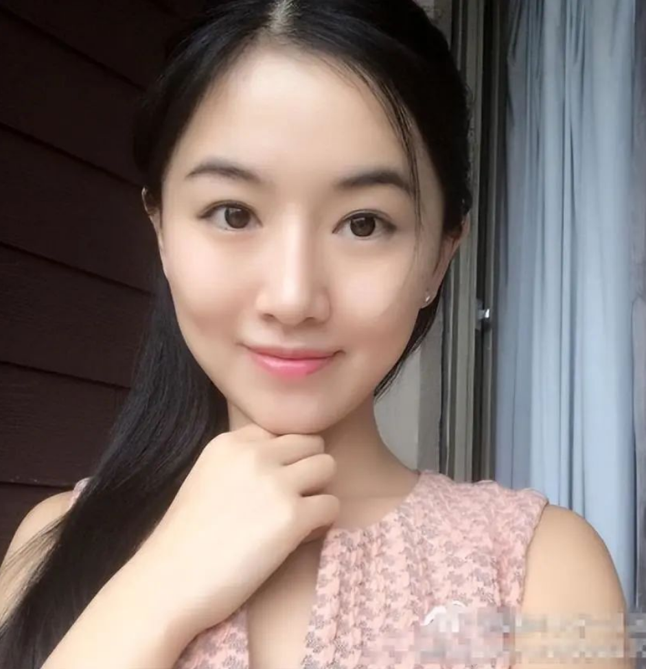 翟欣欣回應(yīng)翟欣欣回應(yīng)了關(guān)于她的一些傳聞和爭議。根據(jù)不同的報(bào)道，她的回應(yīng)內(nèi)容有所不同。