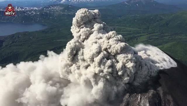 俄羅斯 火山俄羅斯是一個(gè)地域遼闊的國(guó)家，其火山活動(dòng)主要集中在一些特定的地區(qū)。以下是關(guān)于俄羅斯火山的一些信息