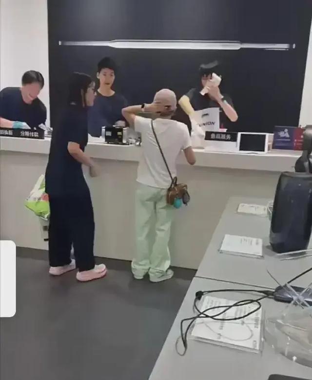 全紅嬋以后能上什么大學(xué)全紅嬋的未來(lái)教育路徑可能會(huì)因個(gè)人興趣、家庭意愿以及社會(huì)機(jī)遇等多種因素而有所不同。