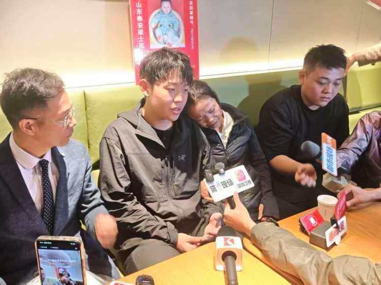 搶嬰案律師：從未見(jiàn)過(guò)如此囂張的被告關(guān)于搶嬰案的報(bào)道中，律師提到被告的態(tài)度非常囂張，這種情況確實(shí)可能存在。在司法案件中，被告的態(tài)度和表現(xiàn)因個(gè)人性格、文化背景、教育程度以及案件性質(zhì)等多種因素而有所不同。有些被告在面臨指控時(shí)可能會(huì)表現(xiàn)出囂張、不屑一顧的態(tài)度，而另一些被告則可能表現(xiàn)出悔過(guò)、懊悔等情緒。