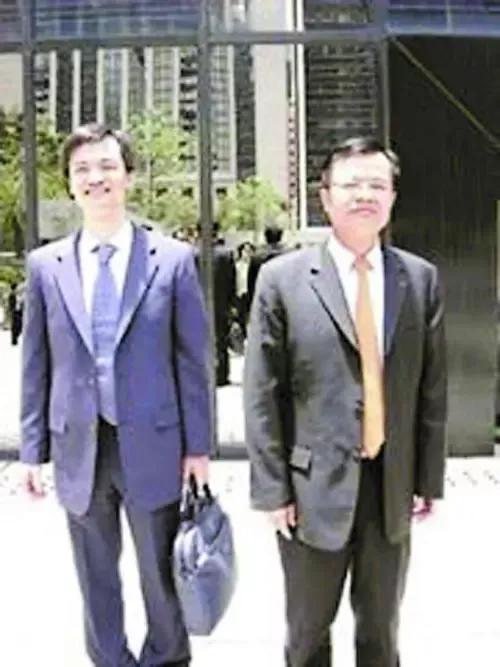 香港盜竊罪金額量刑在香港，盜竊罪的量刑標準是根據(jù)涉案金額來確定的。以下是香港盜竊罪金額量刑的一般情況