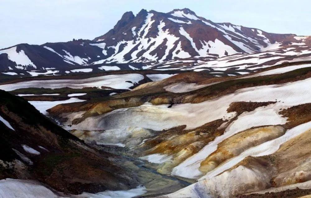堪察加半島火山爆發(fā)關于堪察加半島火山爆發(fā)的情況，目前無法提供確切的實時信息。火山活動是一個復雜且多變的現(xiàn)象，不同地區(qū)和不同類型的火山在不同的時間可能會有不同的活動狀態(tài)。