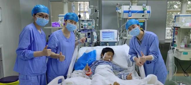 8歲男孩被銀環(huán)蛇咬傷昏迷送ICU八歲男童遭遇銀環(huán)蛇咬傷，命懸一線緊急送入ICU