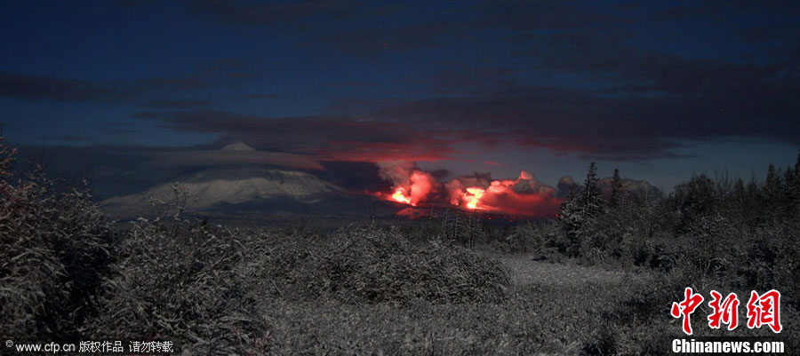 俄羅斯堪察加半島一座火山噴發(fā)是的，俄羅斯堪察加半島的一座火山發(fā)生了噴發(fā)。