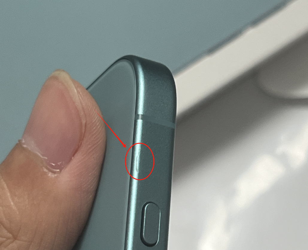 新iPhone被吐槽有劃痕凹陷 客服回應(yīng)新iPhone出現(xiàn)劃痕凹陷問題引發(fā)熱議，客服回應(yīng)解決用戶疑慮