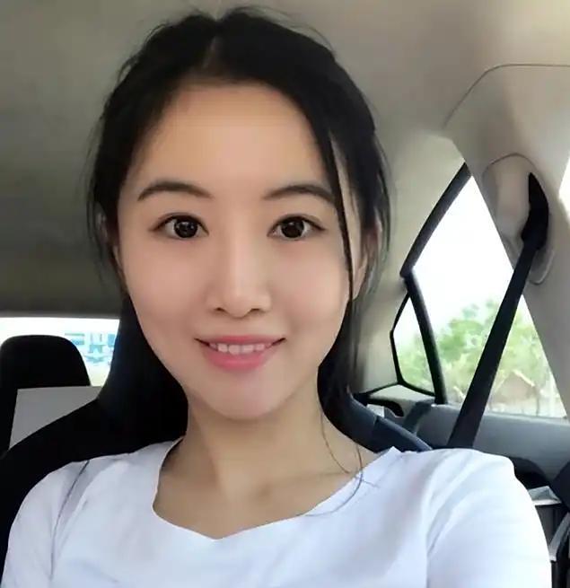 翟欣欣一審獲刑12年翟欣欣，女，山東泰安人，曾因詐騙被判入獄。關(guān)于翟欣欣一審獲刑的具體信息，經(jīng)過搜索資料，得知翟欣欣一審被判有期徒刑兩年半。至于您提到的獲刑12年的信息，暫時(shí)無法提供確切來源或進(jìn)一步細(xì)節(jié)。