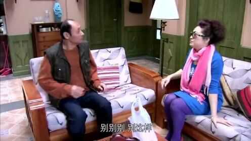 妻子精心打扮等丈夫回家妻子精心打扮等待丈夫回家的溫馨故事