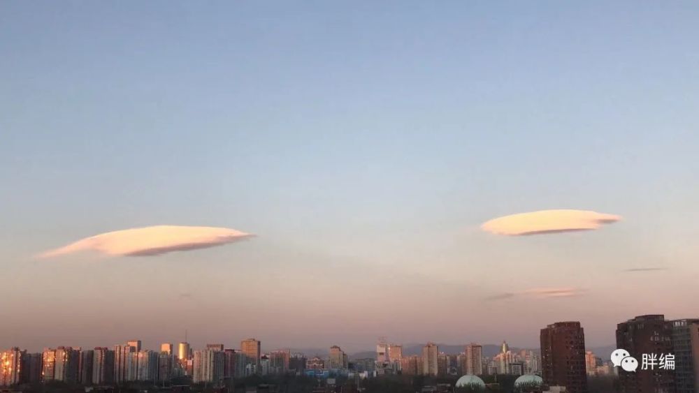 內(nèi)蒙古天空UFO云內(nèi)蒙古天空UFO云，神秘的天象奇觀