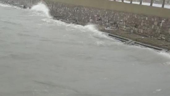雷暴大風(fēng)持續(xù)時(shí)間雷暴大風(fēng)持續(xù)時(shí)間，影響因素與應(yīng)對(duì)之策