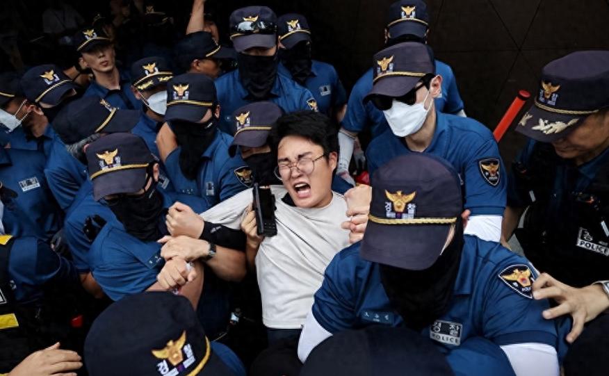 波蘭稱(chēng)愿意部署外國(guó)核武器波蘭表態(tài)愿意部署外國(guó)核武器，全球安全格局的新動(dòng)態(tài)