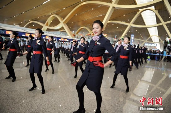 空姐舞蹈表演現(xiàn)場關(guān)于空姐舞蹈表演現(xiàn)場的情況，我可以為您提供一些可能的場景描述。