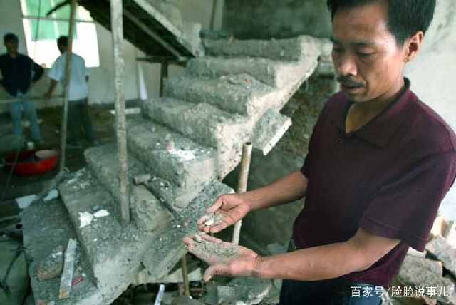 男子25萬蓋新房混凝土能徒手掰碎關(guān)于一個男子在花費25萬蓋新房時徒手能掰碎混凝土的情況，我們可以從多個角度來分析這個問題。