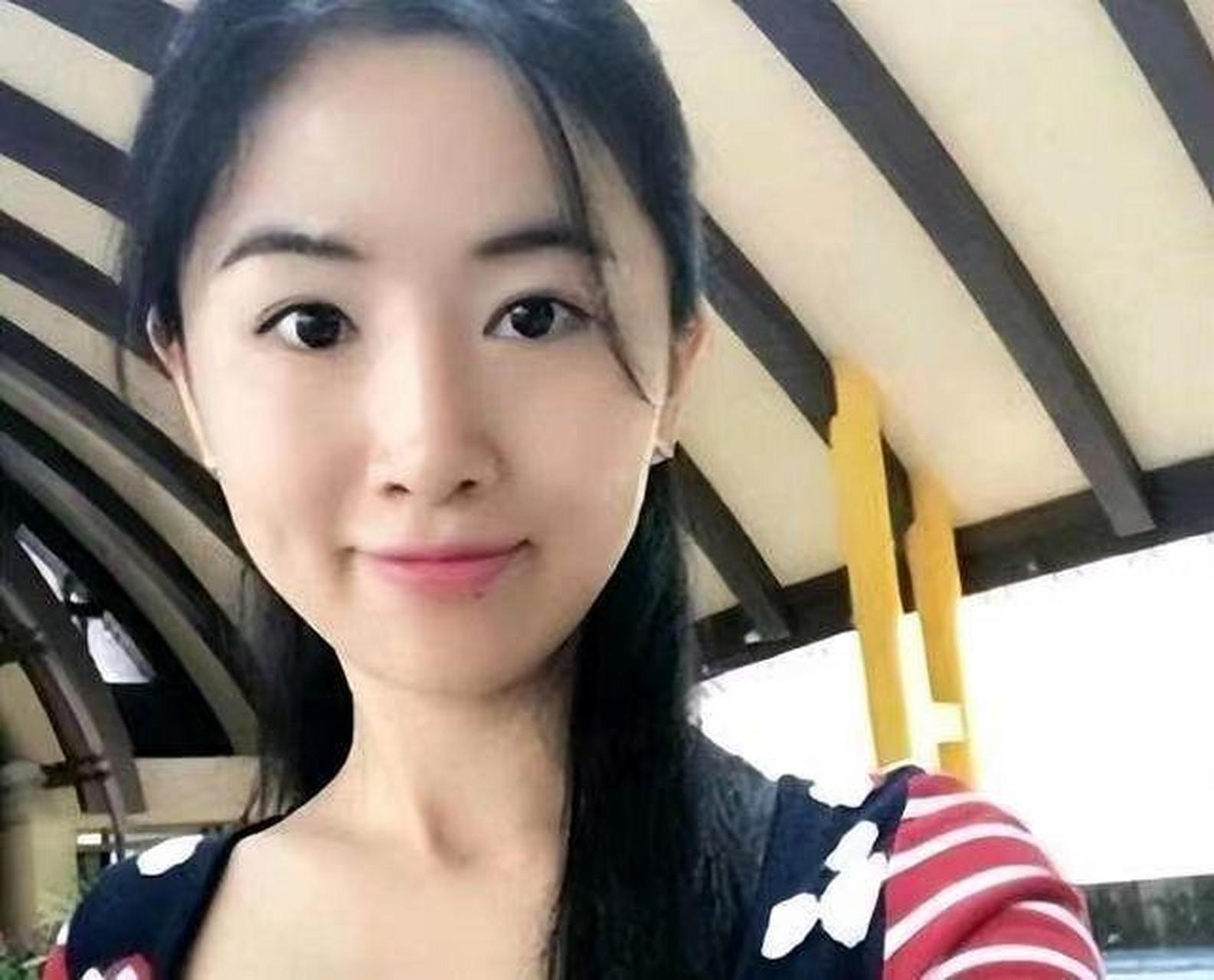 翟欣欣辱罵蘇某某語音曝光據(jù)報道，翟欣欣曾對蘇某某進行辱罵，相關(guān)語音已被曝光。這些語音涉及不當言論和侮辱性語言，引起了公眾的廣泛關(guān)注和討論。
