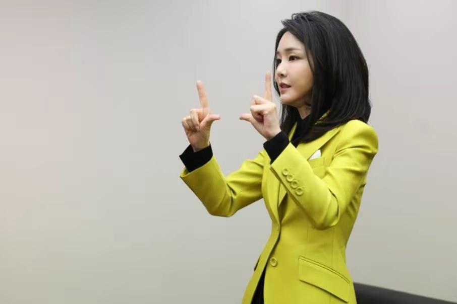 韓國女演員娃娃臉韓國女演員娃娃臉，顏值巔峰背后的故事