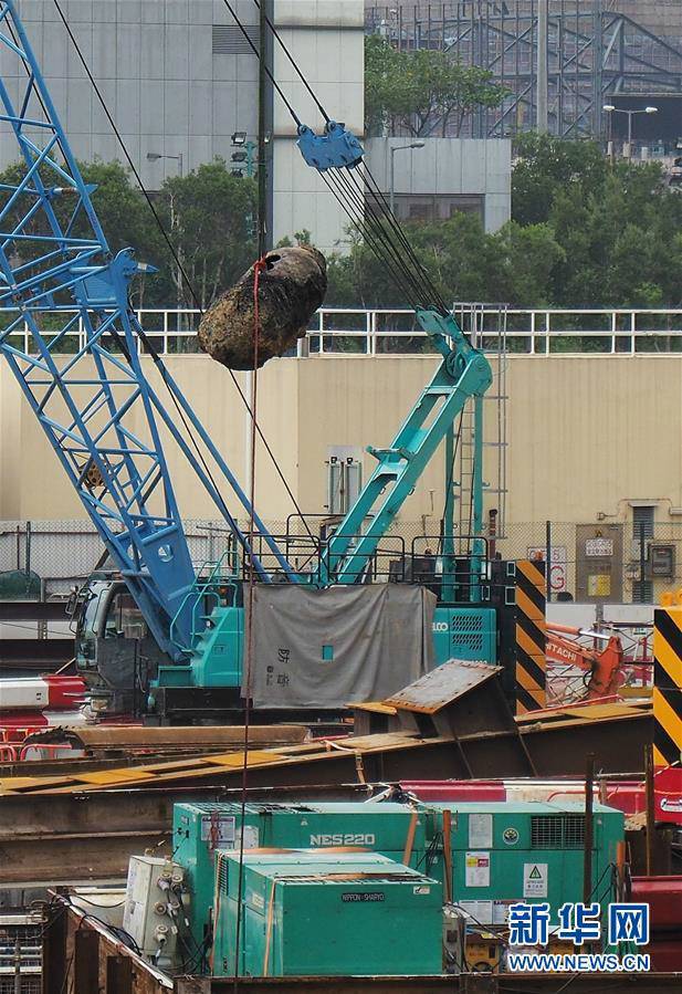 香港炸彈拆除完成:耗時12小時香港炸彈拆除完成，歷時十二小時的緊張作業(yè)